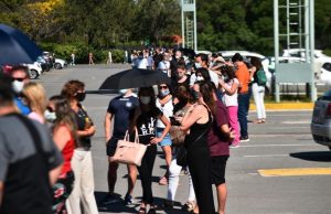 La fila de busca chamba con Rubén Rocha