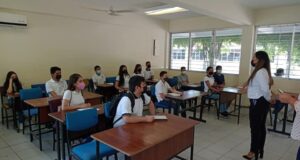 Vacunar a estudiantes menores de 18 años, solicitará la UAS a autoridades federales