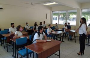 Vacunar a estudiantes menores de 18 años, solicitará la UAS a autoridades federales