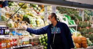 Tercera ola de Covid e inflación nublan reactivación del comercio