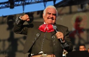 Vicente Fernández deja terapia intensiva; ahora se recupera en habitación hospitalaria