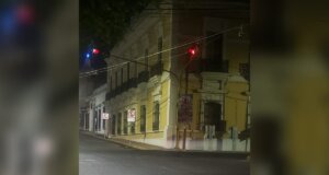 Semáforo rojo en Culiacán