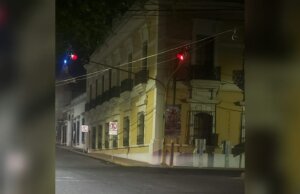 Semáforo rojo en Culiacán