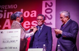 Recibe Gilberto López Alanís el Premio Sinaloa de las Artes 2021