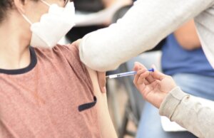 Inicia vacunación con segundas dosis a jóvenes de 15 a 17 años