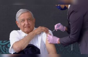Vacunan a AMLO con dosis de refuerzo; “no me dolió”, dice