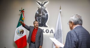Rocha toma protesta al rector de la Universidad del Policía