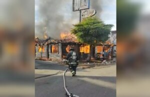 Se incendia restaurante de mariscos en el sector Tres Ríos