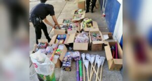 Aseguran 300 kilos de pirotecnia en Angostura; dos poblanos la trasladaban, quedan detenidos