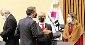 INE cierra filas ante denuncia por revocación; ven intimidación por aplazar consulta