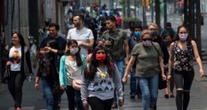 Prevé Pfizer que pandemia se extienda hasta 2024