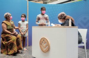 Sudáfrica da por superada ola de Ómicron, sin alarma en hospitalizaciones