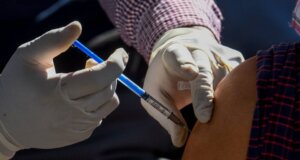 Gobierno prevé aplicar refuerzo de vacuna COVID al 75% de mexicanos durante 2022