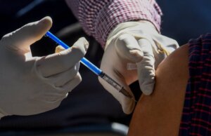 Gobierno prevé aplicar refuerzo de vacuna COVID al 75% de mexicanos durante 2022