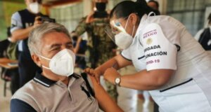 Martes 7 de diciembre comienza vacunación de refuerzo en adultos mayores