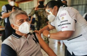 Martes 7 de diciembre comienza vacunación de refuerzo en adultos mayores