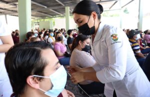 Responden universitarios al llamado a vacunarse