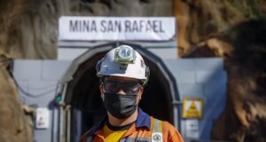 Rocha marca la reapertura de la minera San Rafael, en Cosalá