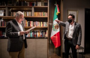 Toma protesta Rocha Moya al nuevo Director de la ENEES