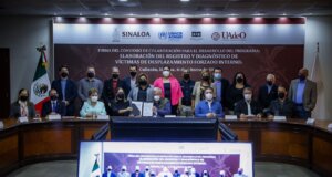 Elaborarán censo de desplazamiento forzado en Sinaloa; Gobierno y UAdeO firman convenio