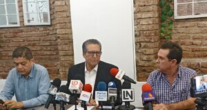 Presenta CORE 33 propuesta de Ley al diputado Feliciano Castro