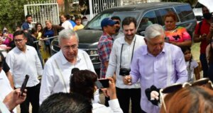 Visita AMLO obras complementarias de la presa Picachos en el Río Presidio