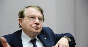 Muere Luc Montagnier, quien descubrió el virus del sida y le mereció el Nobel de Medicina