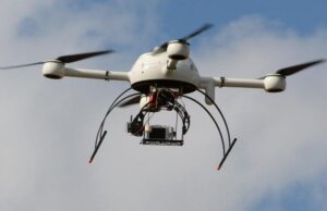 Ucraniana derriba dron ruso lanzando frasco de tomates