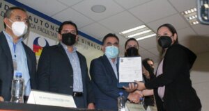 Entrega el Rector 84 titularidades académicas en la Facultad de Arquitectura