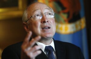 México y Rusia no pueden ser cercanos, advierte Ken Salazar que “eso nunca puede pasar”