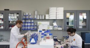 Israel detecta variante COVID “desconocida”, sin gravedad aparente