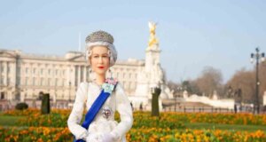 Mattel lanza Barbie de la reina Isabel para homenajearla por su cumpleaños