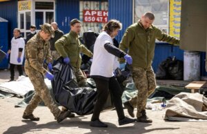 Lanza Rusia misil contra estación de tren en Ucrania; 50 personas murieron