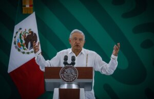 “En eso yo no me meto”, dice AMLO sobre juicio político contra Estrada Ferreiro