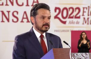 Lanzan convocatoria para contratar a 13 mil 765 médicos especialistas