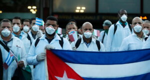 Médicos cubanos y la siembra ideológica