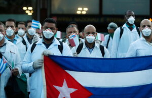 Médicos cubanos y la siembra ideológica