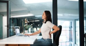 Permanecer sentados por mucho tiempo puede ocasionar lesiones musculares