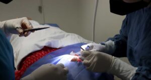 El cáncer de piel puede afectar a cualquiera, no sólo a personas mayores o de piel blanca