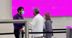 Estrada Ferreiro se va a San Diego, mientras en el Congreso procesan desafuero