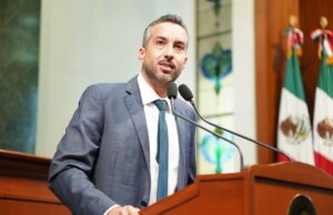 Un ‘viacrucis’ obtener el pasaporte; tunde diputado a delegación de Relaciones Exteriores por lentitud