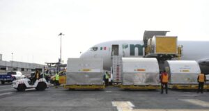 Llegan a México más de 800 mil dosis de vacuna Pfizer pediátrica