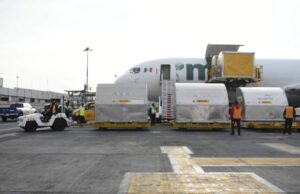 Llegan a México más de 800 mil dosis de vacuna Pfizer pediátrica