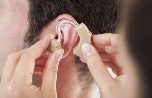 ¿Necesitas una prótesis de rodilla, cadera, o apoyos auditivos y visuales? La Beneficencia Pública los otorga gratis