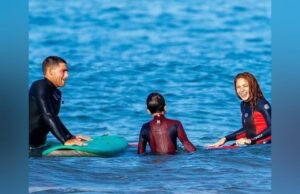 Shakira reaparece surfeando con su hijo y un apuesto hombre