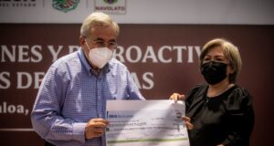 Entrega Rocha pensiones a viudas de policías de Navolato