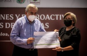 Entrega Rocha pensiones a viudas de policías de Navolato