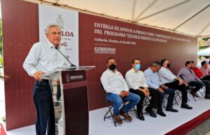 Entrega Rocha semilla a los productores temporaleros