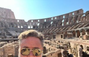 “Llevé a los niños a ver mi antigua oficina”: Russell Crowe visita el Coliseo de Roma