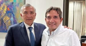 Cuén aceitando la maquinaria